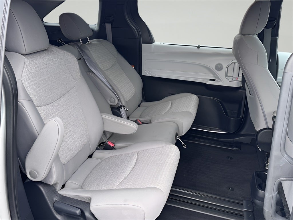 2025 Toyota Sienna LE 8 Passenger