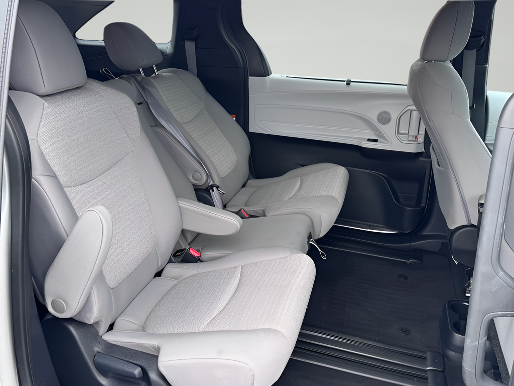 2025 Toyota Sienna LE 8 Passenger