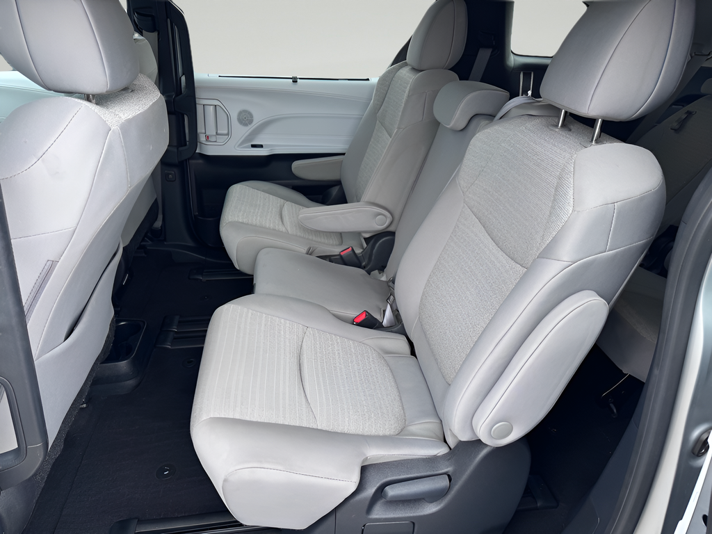 2025 Toyota Sienna LE 8 Passenger