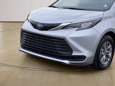 2025 Toyota Sienna LE 8 Passenger