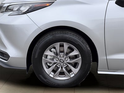2025 Toyota Sienna LE 8 Passenger