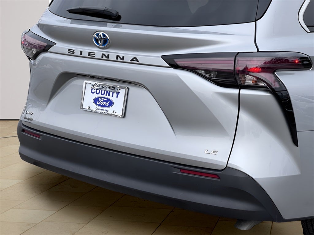 2025 Toyota Sienna LE 8 Passenger