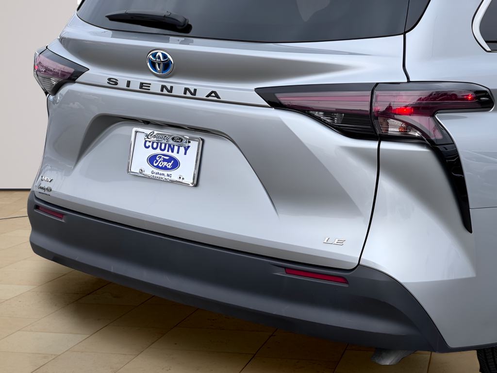 2025 Toyota Sienna LE 8 Passenger