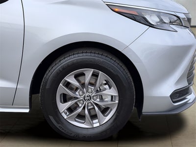 2025 Toyota Sienna LE 8 Passenger