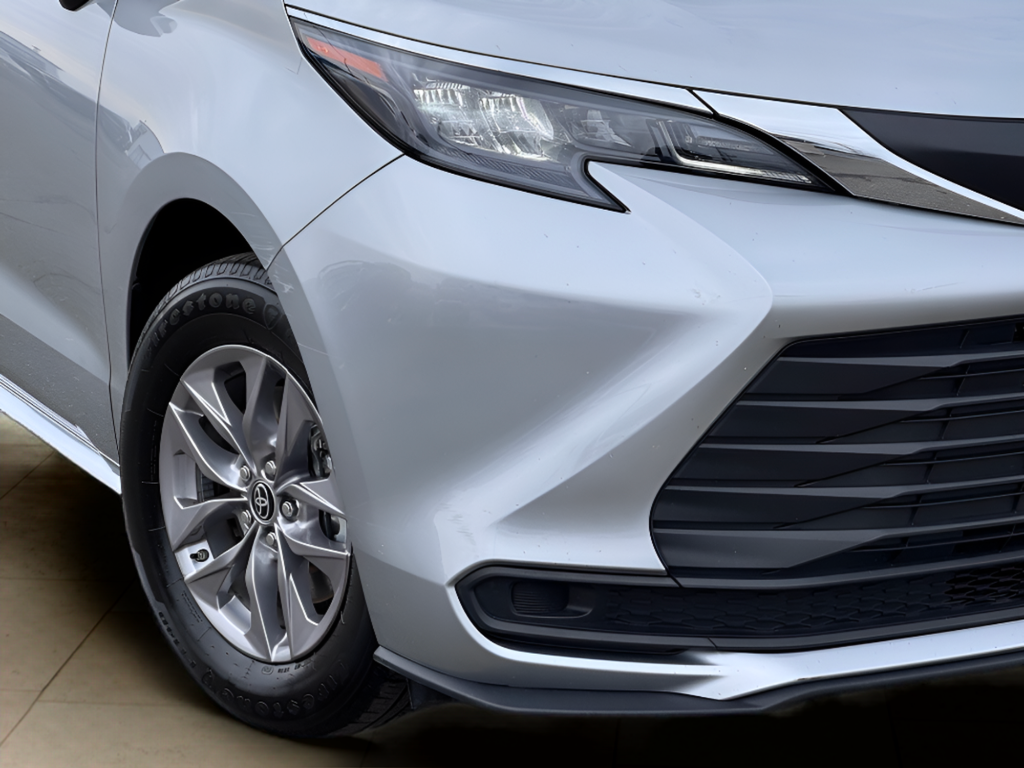 2025 Toyota Sienna LE 8 Passenger