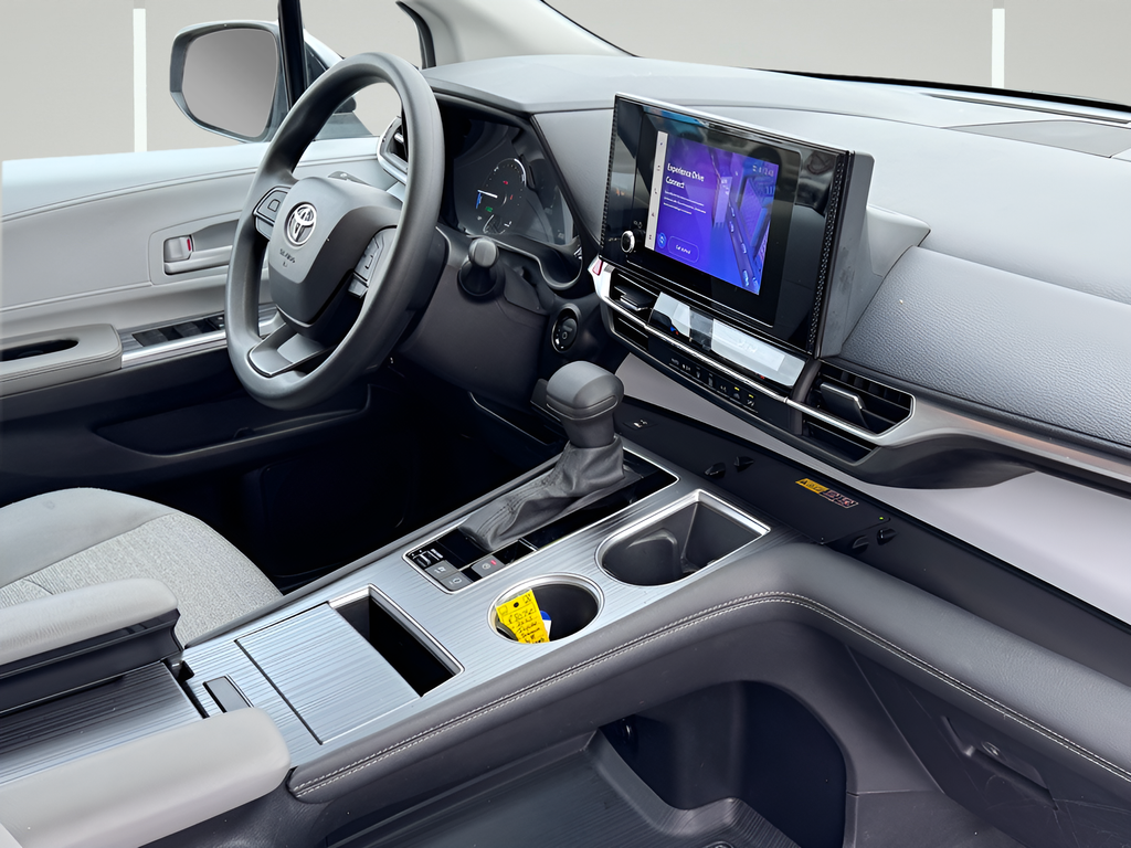 2025 Toyota Sienna LE 8 Passenger