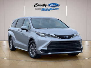 2025 Toyota Sienna LE 8 Passenger