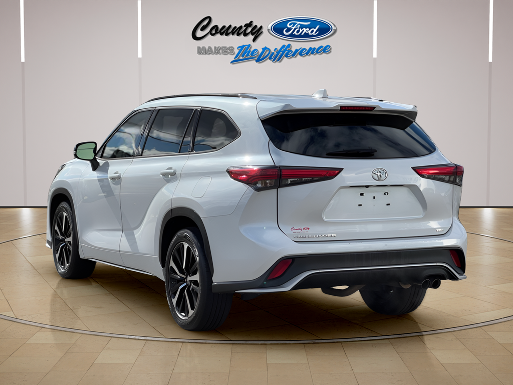 2022 Toyota Highlander XSE