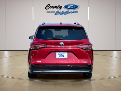 2022 Toyota Sienna Limited 7 Passenger