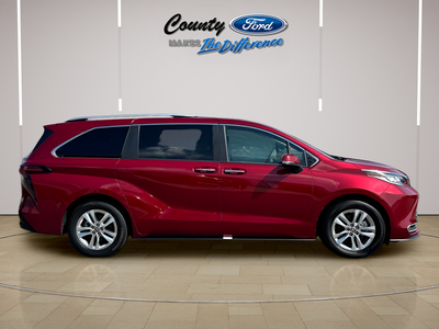 2022 Toyota Sienna Limited 7 Passenger