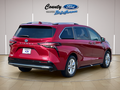 2022 Toyota Sienna Limited 7 Passenger