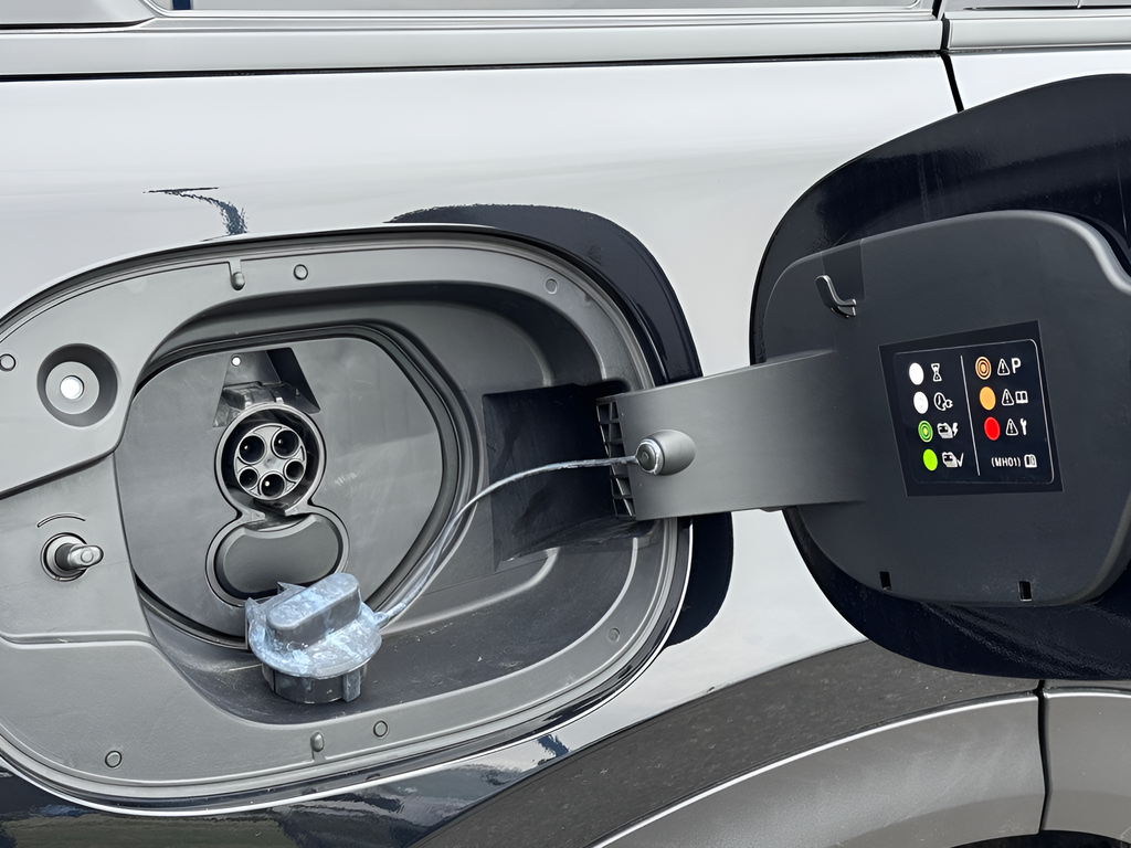 2025 Mazda Mazda CX-70 PHEV Premium Plus