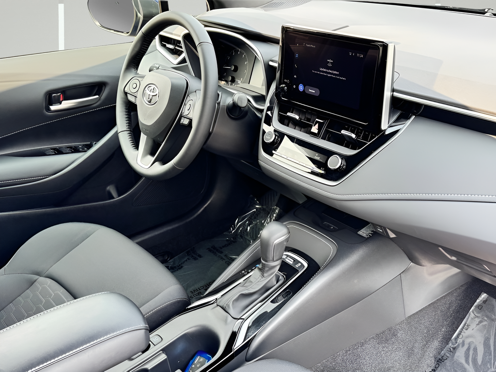 2025 Toyota Corolla Hatchback SE