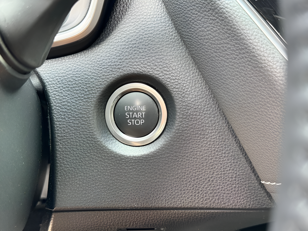 2025 Toyota Corolla Hatchback SE