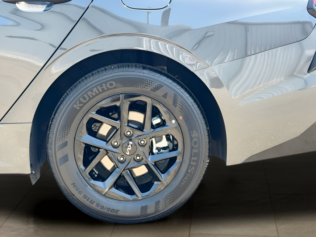 2025 Kia K5 LXS